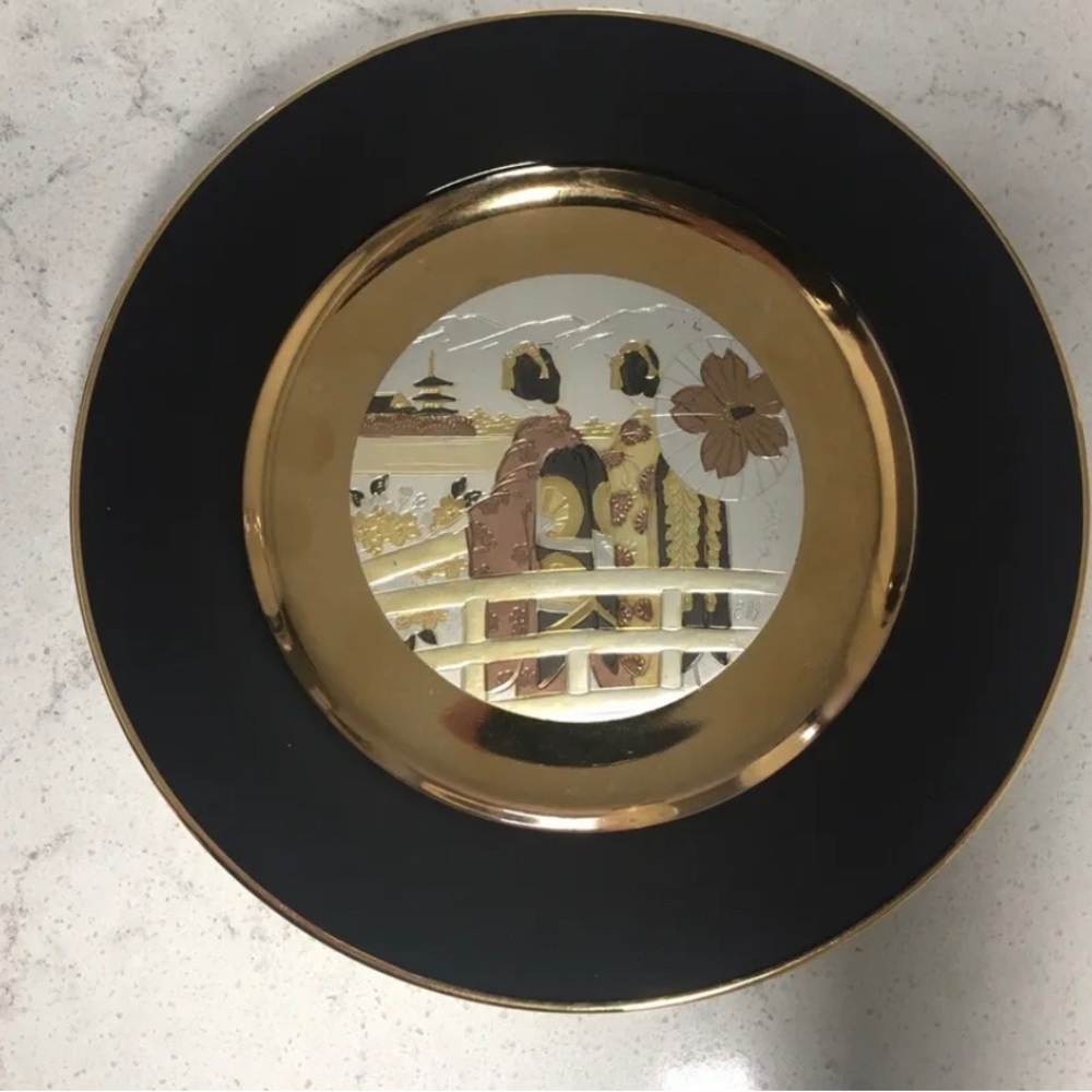 VINTAGE PORCELAIN PLATE
